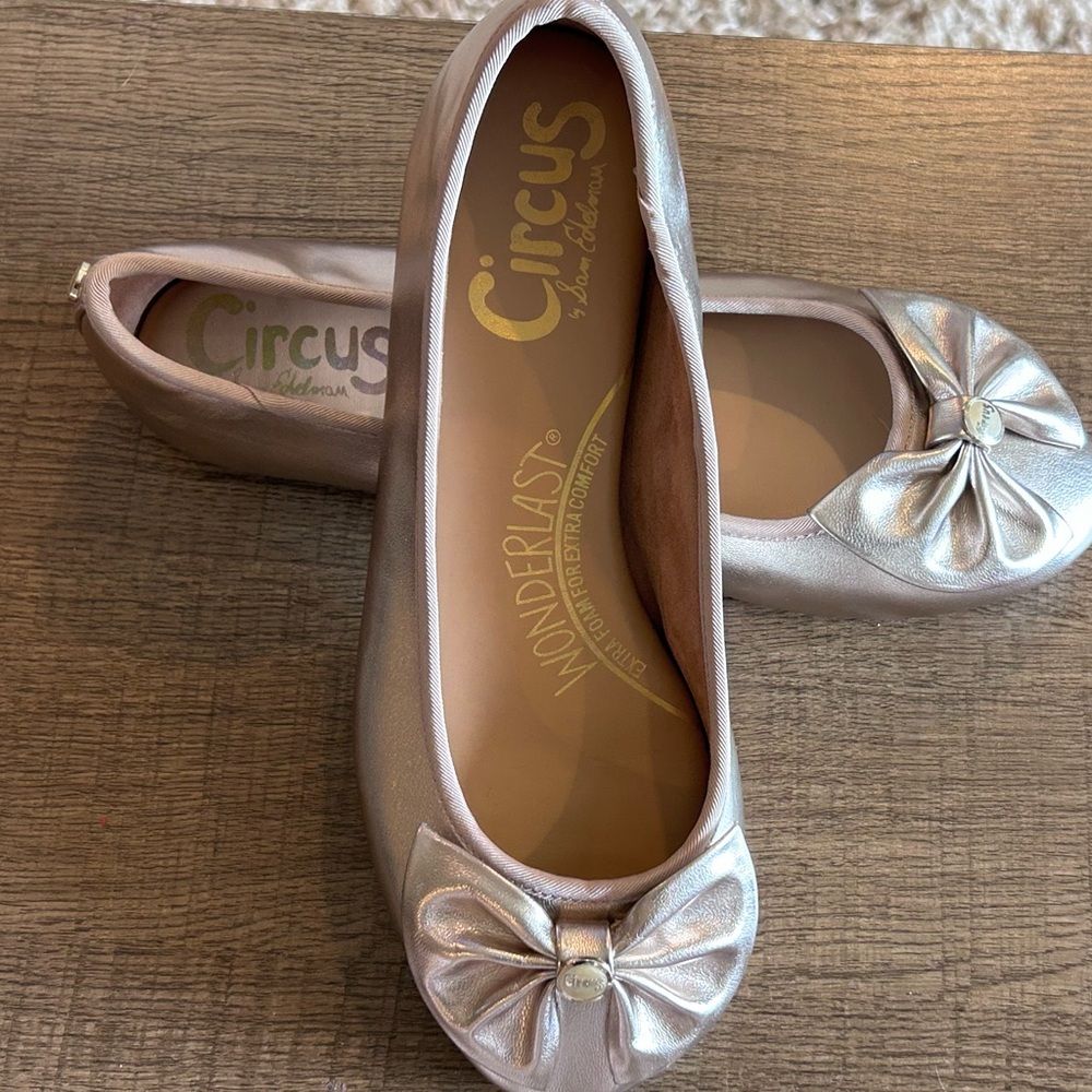 Circus Sam Edelman Wonderlast Bow Silver Ballet Flats